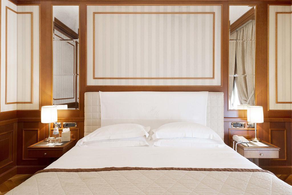 Quarto Clássico com Cama de Casal ou 2 de Solteiro